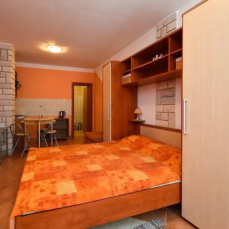 Apartment Pula 30 *