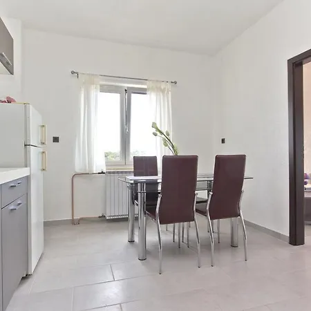 Apartment Pula 30 *
